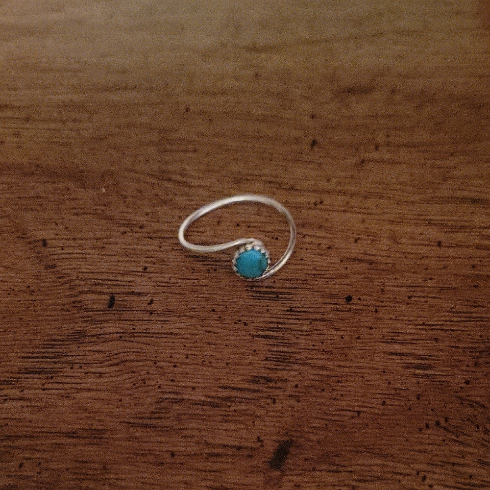 Elegant Silver Turquoise Ring